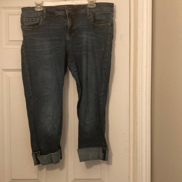 Gently worn cropped jeans with cuff - Picture 1 of 6